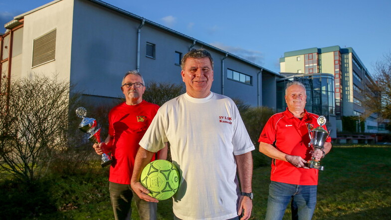 Wenn die alten Herren bolzen: Schräges Fußballturnier in Kamenz