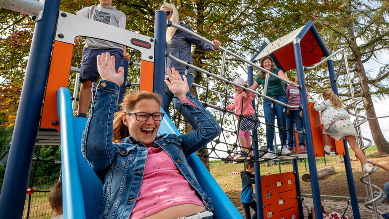 Sofort kletterten die Hortkinder auf das neue Spielgerät. Das war nicht die einzige Neuerung im Hort.