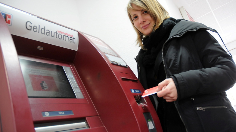 Sparkassenkunden können vom 24. September bis 8. Oktober kein Geld an den Automaten in den Filialen in Leisnig und Ostrau abheben. Bargeld gibt es in dieser Zeit nur am Schalter.