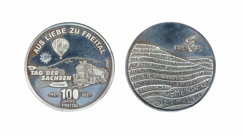 Die Medaille zum 100. Geburtstag der Stadt Freital, herausgegeben von der Sächsischen Numismatischen Gesellschaft, nach einem Entwurf von Olaf Stoy, mit einem Text von Tilo Harder.
