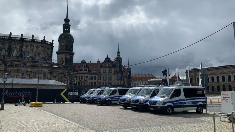 Die Dresdner Versammlungsbehörde hat eine für Samstag geplante Kundgebung verboten.