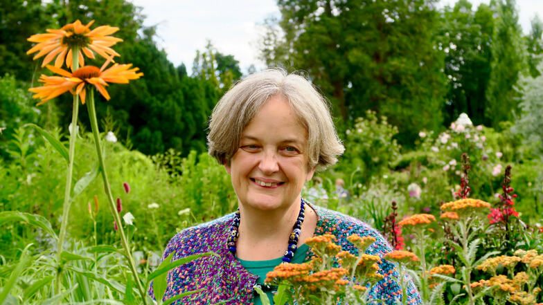 Isabelle Van Groeningen, Gartenhistorikerin von der Königlichen Gartenakademie in Berlin, führt durch viele Gärten.