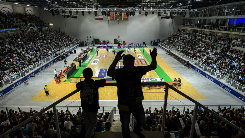 Da war alles noch in Ordnung: das erste Basketballspiel in der neuen Halle in Zgorzelec im Jahr 2014.