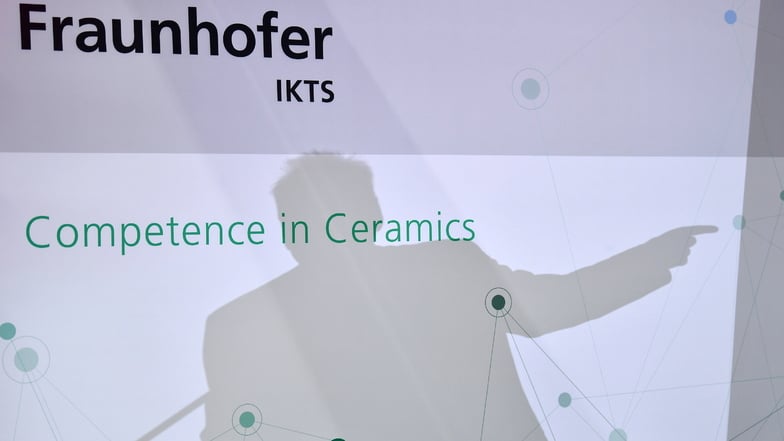 Das Fraunhofer-Institut für Keramische Technologie und Systeme hat eine gemeinsame Firma mit dem australischen Altech-Konzern. Und der hat jetzt Ärger mit der deutschen Finanzaufsicht.