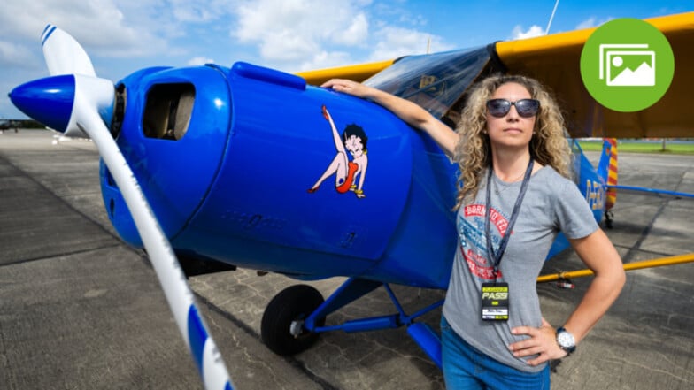 Bei den Bautzener Flugtagen war Vicky Pietsch mit ihrer Piper PA 19 einer der Anziehungspunkte. Das Flugzeug wurde zu DDR-Zeiten mehrfach für die Flucht in den Westen genutzt.