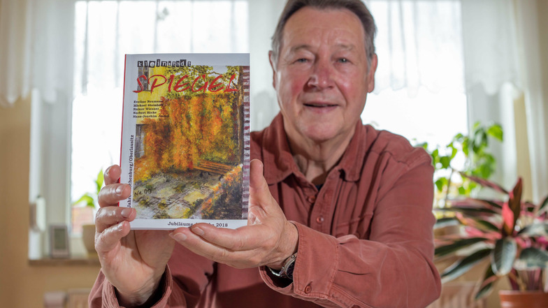 Norbert Hieke - hier bei der Vorstellung der ersten Ausgabe 2018 - ist auch einer der Autoren des dritten Rothenburger Kleinstadtspiegels.