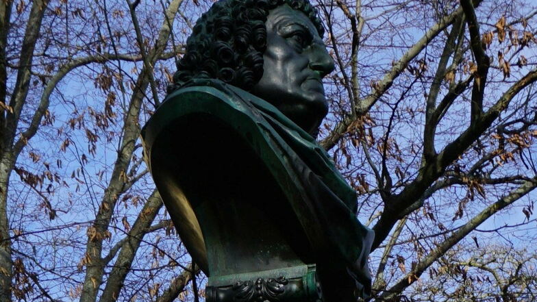 Bereits fertig restaueriert ist die Bronzebüste Johann Friedrich Böttgers.
