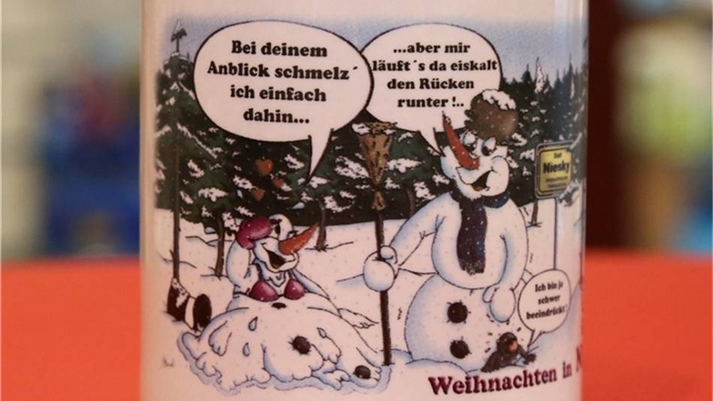 2007: Einen dahin schmelzenden Schneemann zeigt die erste Tasse von Cartoonist Kümmel.
