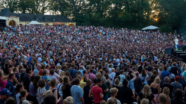 Mit 5.000 Besuchern war die "Junge Garde" ausverkauft. Hunderte verfolgten das Konzert zudem auf den umliegenden Wiesen.