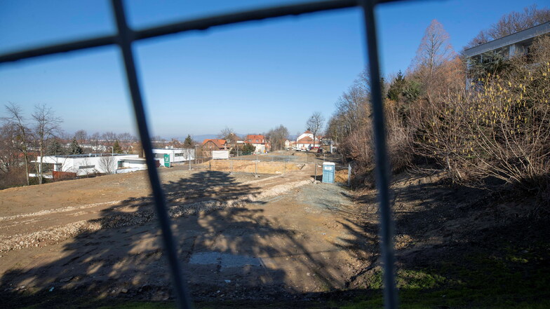 Blick über das neue Wohngebiet in Richtung Hanno: Die Arbeiten an der Tiefgarage haben bereits begonnen.