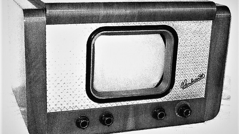 So sah das Fernsehgerät vom Typ FE 852 "Rembrandt" aus. Mit einer Bildschirmgröße von 24 mal 18 Zentimeter wurde es ab 1953 in der DDR verkauft. Hersteller war der VEB Sachsenwerk Radeberg, später Rafena. Über 42.000 Stück wurden produziert.