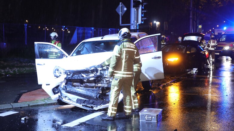 Mehrere Personen bei Unfall in Dresden schwer verletzt