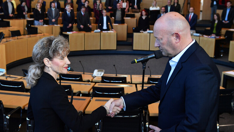 Birgit Keller (Die Linke), Landtagspräsidentin, von Thüringen, gratulierte ebenfalls.