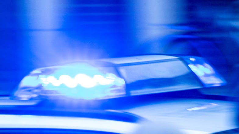 Die Polizei sucht Zeugen wegen eines Unfalls in Neugersdorf.