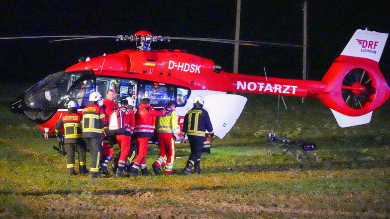 Drei Verletzte gab es bei einem schweren Verkehrsunfall auf der B 6 am Sonntagabend bei Sohland am Rotstein.
