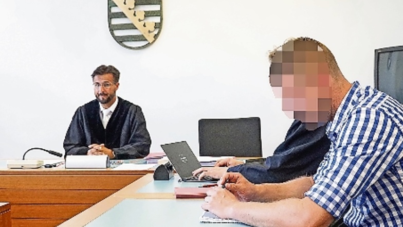 Ein Polizeischüler (rechts im Bild) und ein Polizist sollen sich im August 2018 in Schirgiswalde ein Autorennen geliefert haben.