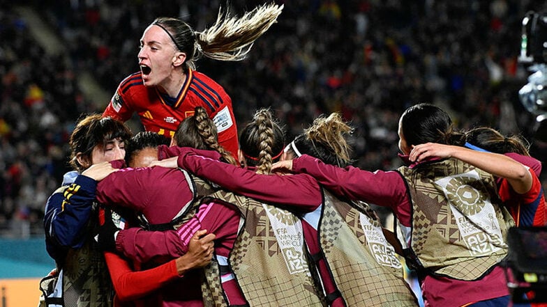 Spanierinnen stehen erstmals im WM-Finale