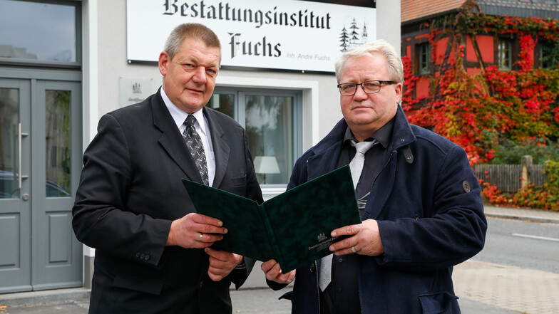 Andreas Räffler (links) und sein Chef André Fuchs (rechts) arbeiten nun in den neuen Büroräumen auf der Hammerschmiedtstraße.