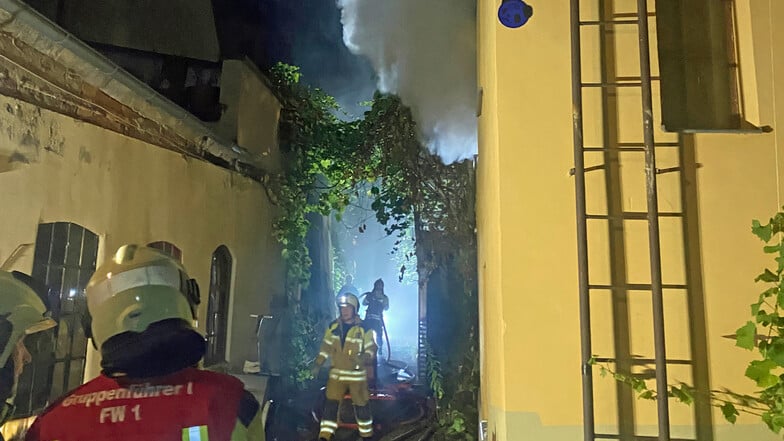 Die Feuerwehr musste in der Nacht zu diesem Haus in der Neustadt ausrücken.