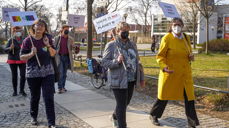 Nur zwischen 20 und 30 Menschen folgten am Freitag in Bautzen dem Aufruf zum Klimaprotest.