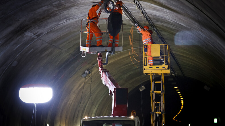Wartungen und Reparaturen gibt es immer wieder im Tunnel Königshainer Berge, wie hier nach einem Unfall im Jahr 2013.