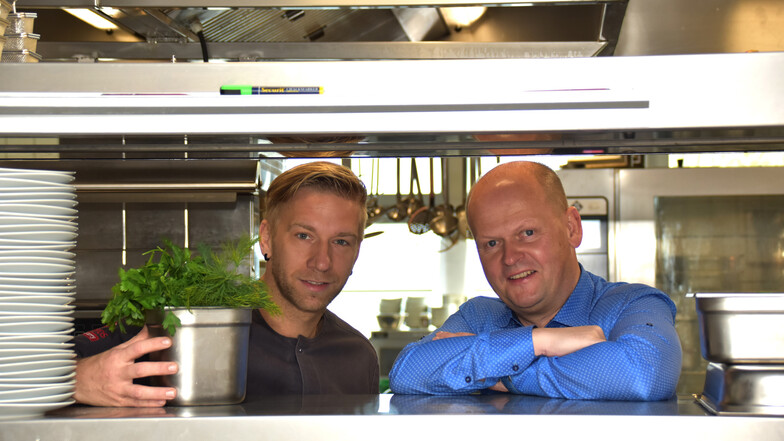 Stephan Kirchner, Küchenchef vom Luisenhof, und der Inhaber Carsten Rühle sagen, wie ihre Gaststättenpreise zustandekommen.