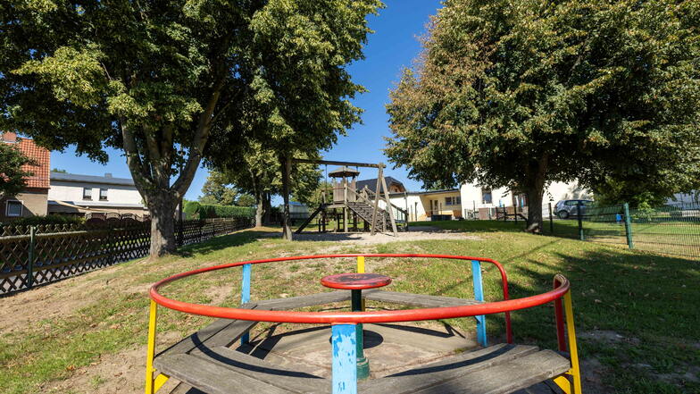 Das Spielplatzgelände im Thiendorfer Ortsteil Dobra wird ab April umgestaltet. Die Gemeinde gewann Fördergeld mit dem Projekt Wohlfühlort.