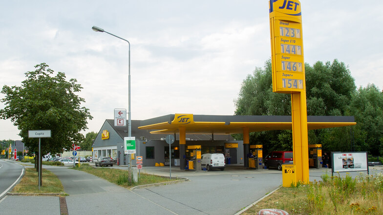 Modernisierte Jet-Tankstelle in Copitz: tanken, essen einkaufen. Foto: