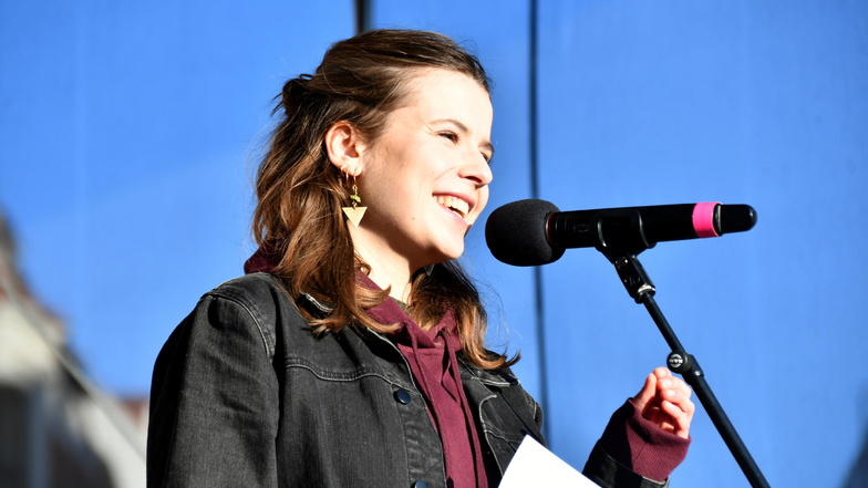 Prominenteste Rednerin bei der Großdemo  am Sonntag in Dresden war Klimaaktivistin Luisa Neubauer.