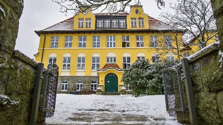 Die Frühlinsbergschule in Sohland soll saniert werden. Jetzt gab es Fördermittel in Höhe von 649 000 Euro.