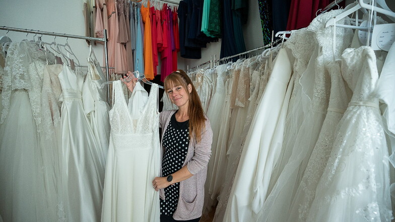 Diana Nitschke hat vor einem Jahr ihren Brautmodenladen "Der schönste Tag" am Görlitzer Klosterplatz eröffnet - nur als Nebentätigkeit, aber das erste halbe Jahr wertet sie als Erfolg.