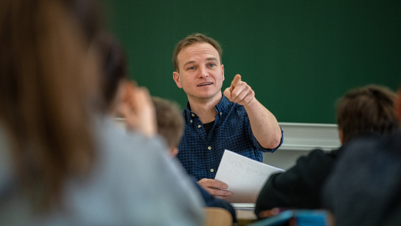 Stephan Passek unterrichtet seit 2018 an der Goethe-Oberschule in Wilthen Geschichte, Englisch und Sport. Der 37-Jährige ist eigentlich ausgebildeter Gymnasiallehrer – und zog für den Job aus Dresden aufs Land.