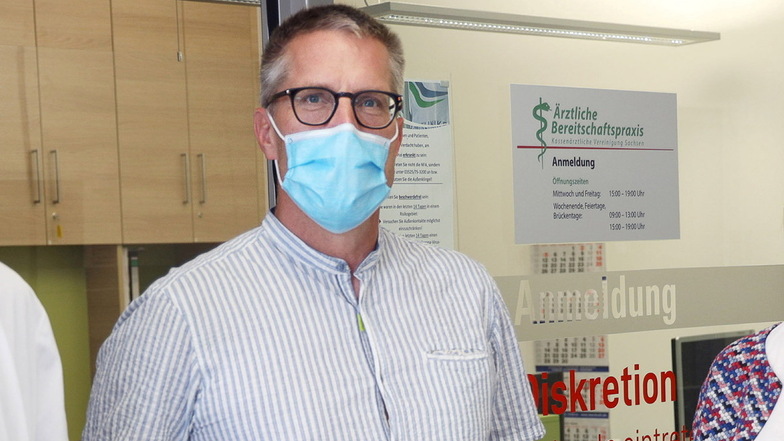 Dr. Gregor Gauer ist ärztlicher Leiter der Bereitschaftspraxis in Riesa, die in den Räumen des Elblandklinikums angesiedelt ist.