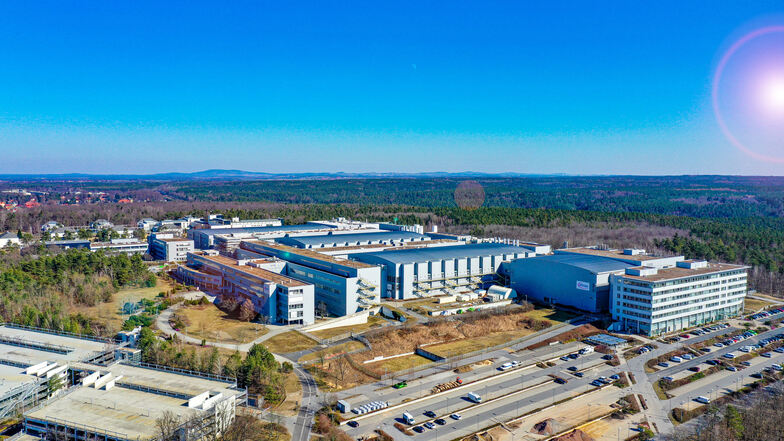 Infineon plant eine neue Mikrochipfabrik neben dem vorhandenen Werk in Dresden. Neubau und Maschinen kosten rund fünf Milliarden Euro.