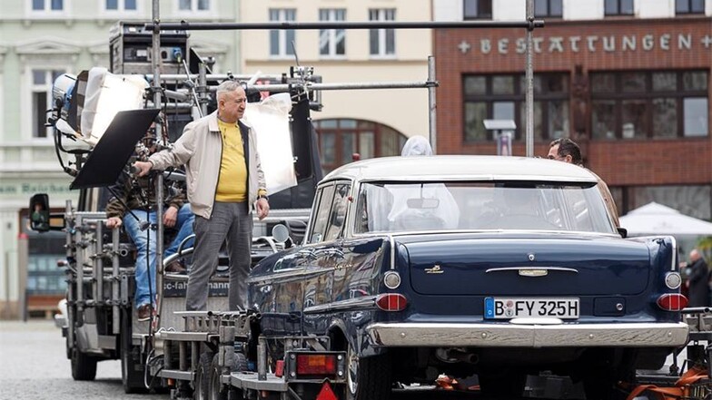 Der Opel wurde während der Dreharbeiten sogar auf einem Anhänger transportiert, um Filmaufnahmen aus dem Inneren zu machen.
