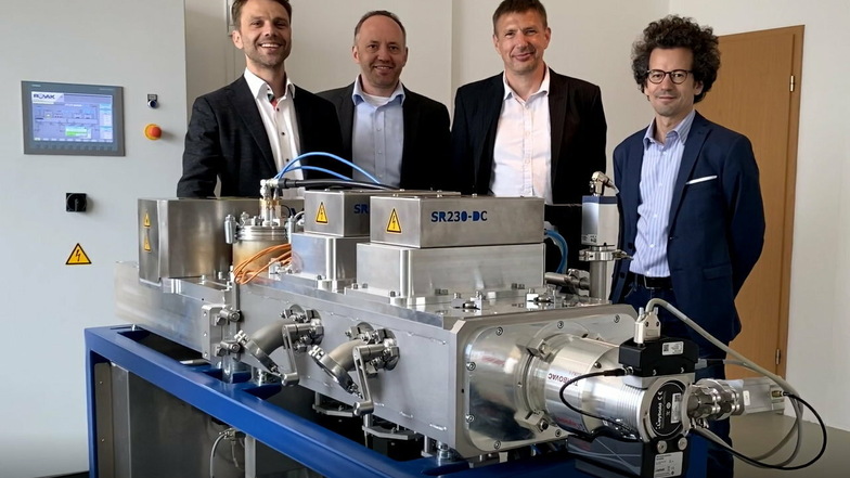 Im Februar 2020 wurde die Blitzlampenanlage von Marcel Neubert, Georg Ochlich, Udo Reichmann und Charaf Cherkouk (v.l.n.r.) in Betrieb genommen. Nun haben sie zusammen NorcSi gegründet.