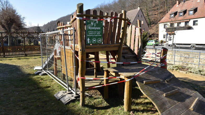 Vom gesperrten zum Lieblingsplatz: Der Spielplatz in Berggießhübel soll fast komplett mit Fördergeld wieder freigegeben werden.