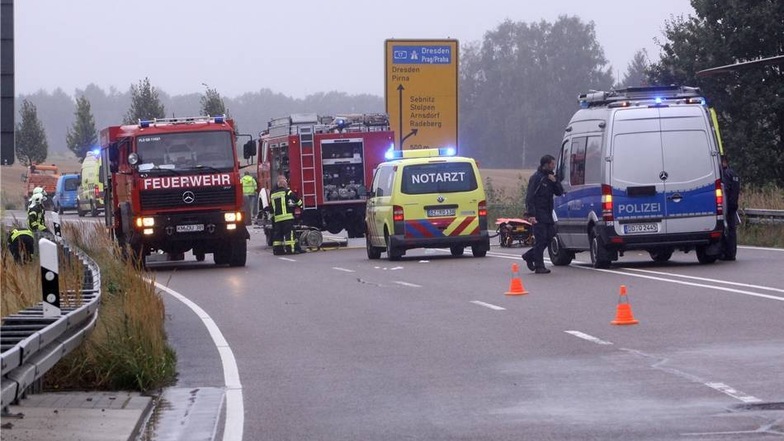 Auf der Staatsstraße 177 bei Radeberg hat sich am Montagnachmittag ein tödlicher Verkehrsunfall ereignet.