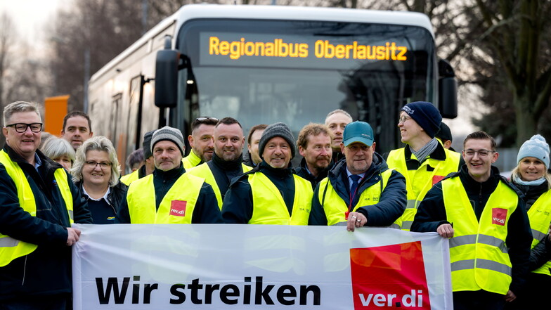 Am 2. Februar 2024 haben Mitarbeiter von Regiobus in Bautzen an einem Warnstreik für höhere Löhne teilgenommen.