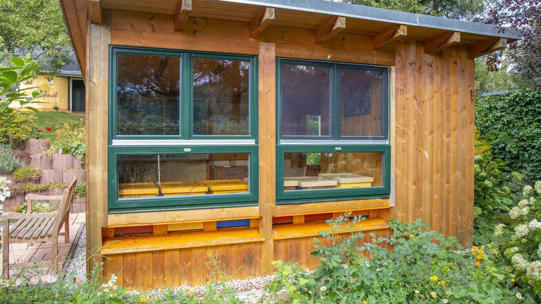 Die Therapiestation im Crottendorfer Ortsteil Walthersdorf im Erzgebirge sieht wie ein  Gartenhäuschen aus.