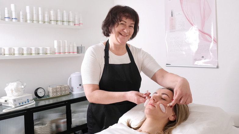 Korina Klingner führt seit 2020 ihr Kosmetikstudio an der Hauptstraßen in Radebeul. Dort gehören hautstraffende Gesichtsmassagen mit zu ihrem Angebot. Zuvor hatte sie ein Studio auf der gegenüberliegenden Elbseite.