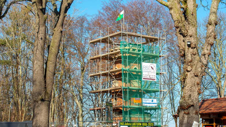 Der Lugturm eingerüstet: Dieses Jahr soll das Gerüst wieder fallen und der Turm nach der Sanierung auch wieder begehbar sein.