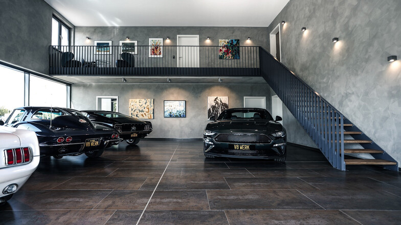 Neues V8-Werk in Pirna: Showroom für Klassiker der US-Automobilkunst.
