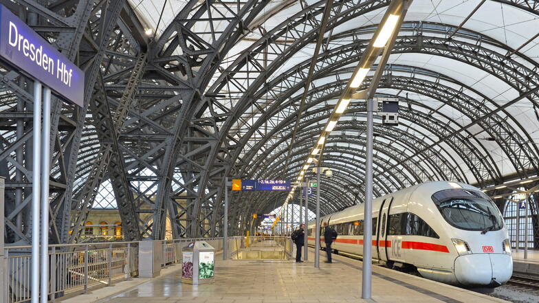 ICE im Hauptbahnhof Dresden: Über die neue Strecke von hier aus künftig in einer Stunde nach Prag.