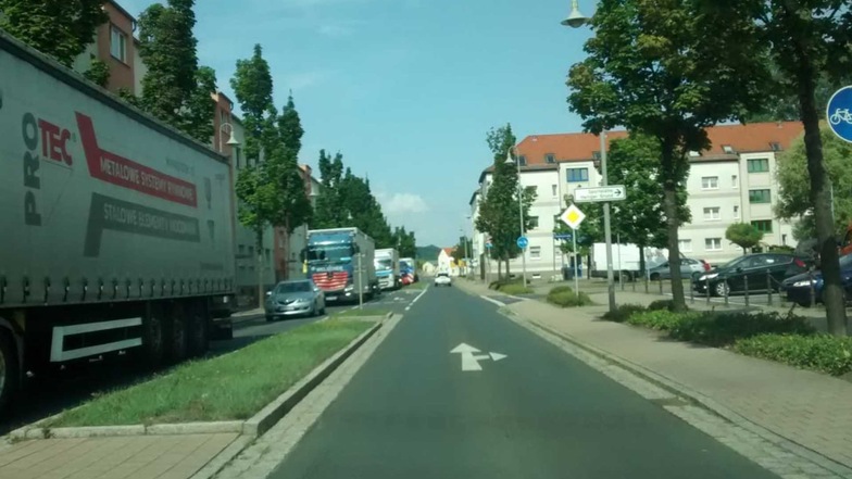 "Hohes Verkehrsaufkommen": Dieses Foto wurde am Donnerstagvormittag in der Rosa-Luxemburg-Straße in Meißen aufgenommen.