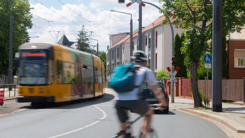 Die Stadt setzt auf mehr Radverkehr und Straßenbahnen.