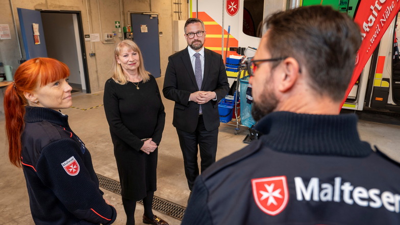 SPD-Minister besuchen Rettungswache in Coswig