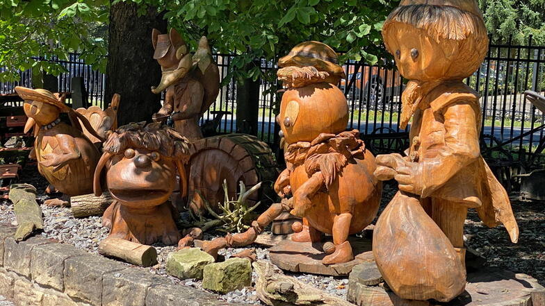 Die beliebten Kinderfernsehen-Figuren gibt es bei Ratags Kunsthandwerk in Langenwolmsdorf in verschiedenen Ausführungen zu sehen.