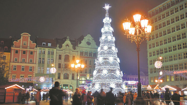 In der Altstadt von Breslau findet Niederschlesiens größter Weihnachtsmarkt statt. In Liberec wird zum ersten Mal ein Riesenrad aufgestellt.