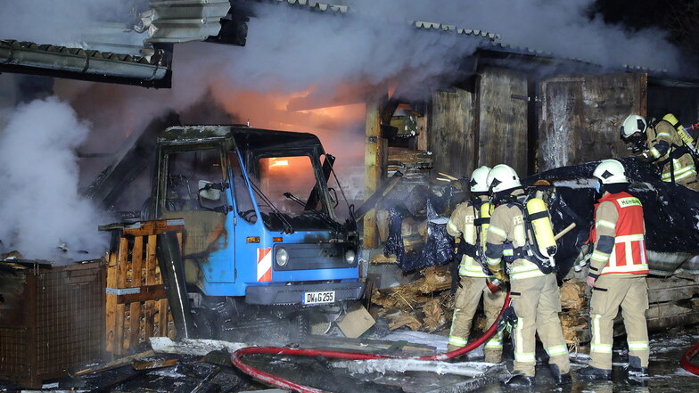 Ende Dezember brannte das Nebengebäude eines Wohnhauses - einer von 74 Bränden 2021 in Freital.